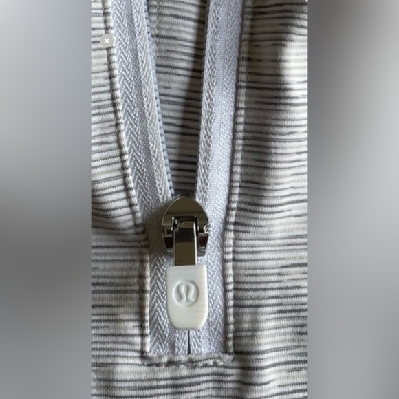 Lululemon Gray High-Neck Sports Bra - Picture 8 of 8